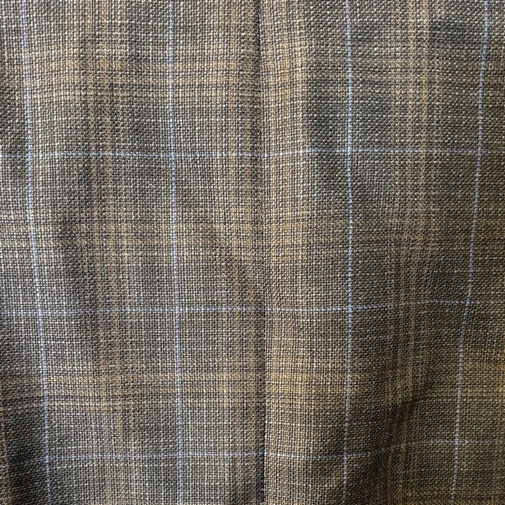 Size 44 Tall Peter Millar checkered sport coat. Excellent condition.